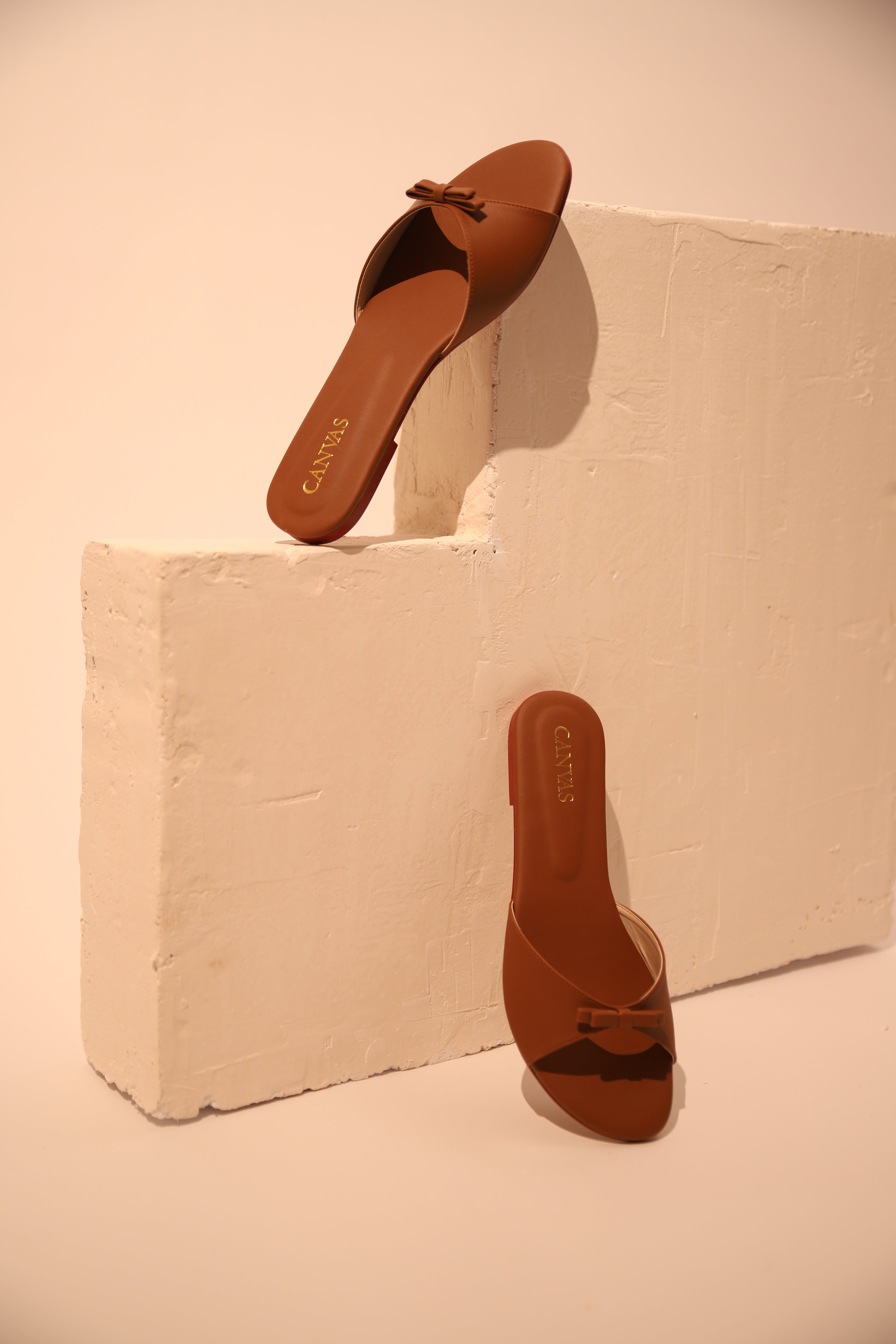 Chic. Sleek. Unmistakably Canvas.